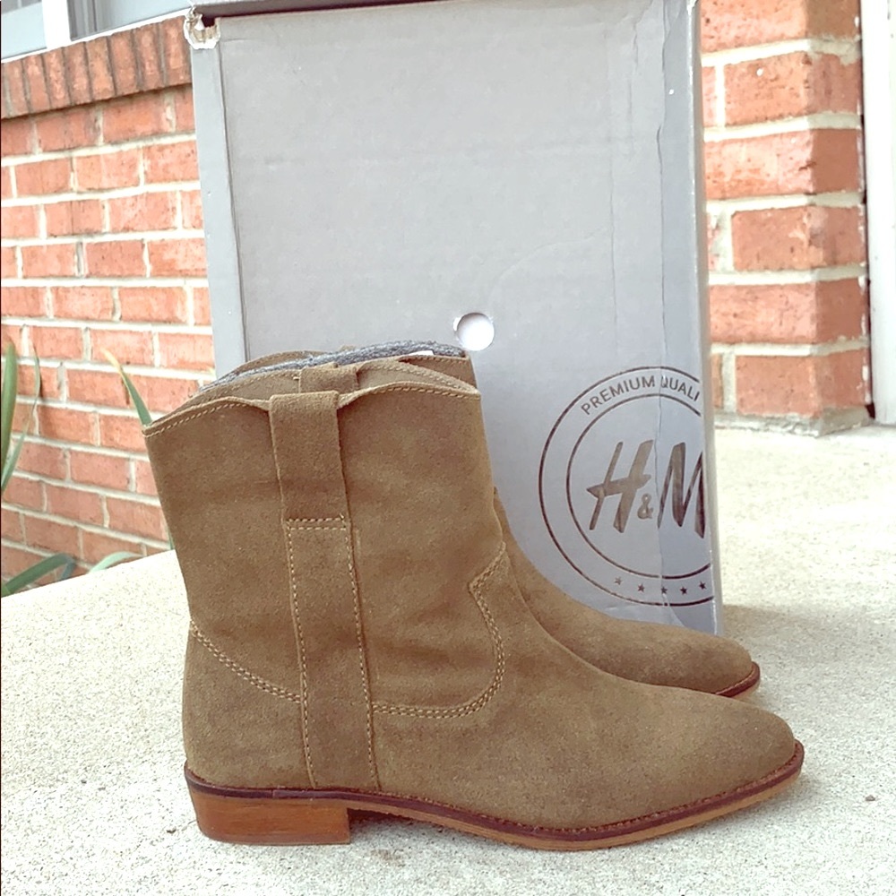 🍁🍂NEW! H&M premium suede ankle boots🍁🍂 - Picture 3 of 7